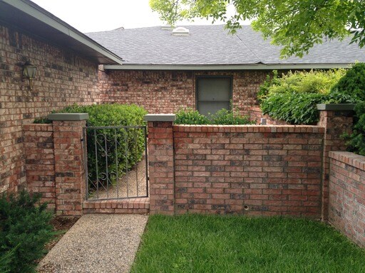Building Photo - 1002 W Mesa Verde Dr