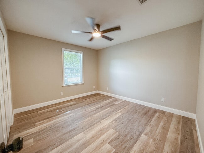 Foto del edificio - 9871 Guidy Ln