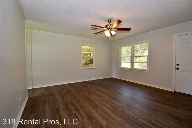 Foto del edificio - 3 br, 1 bath House - 218 Carver St.