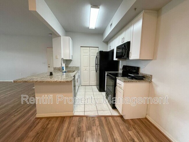 Building Photo - 6330 Aragon Way