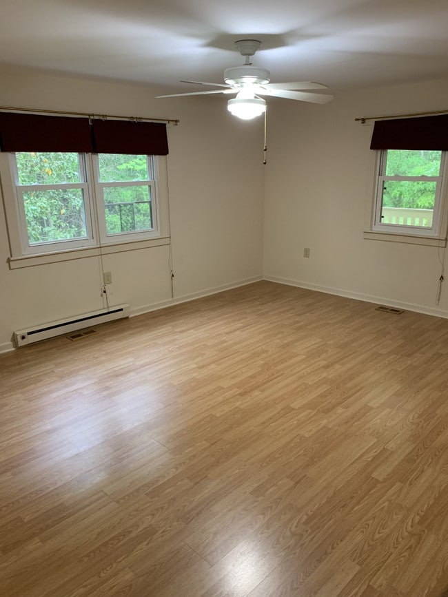 Building Photo - 3671 Sandy Creek
