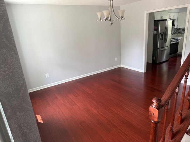Foto del edificio - Gorgeous 5 Bed 3.5 Bath Single Family Home...