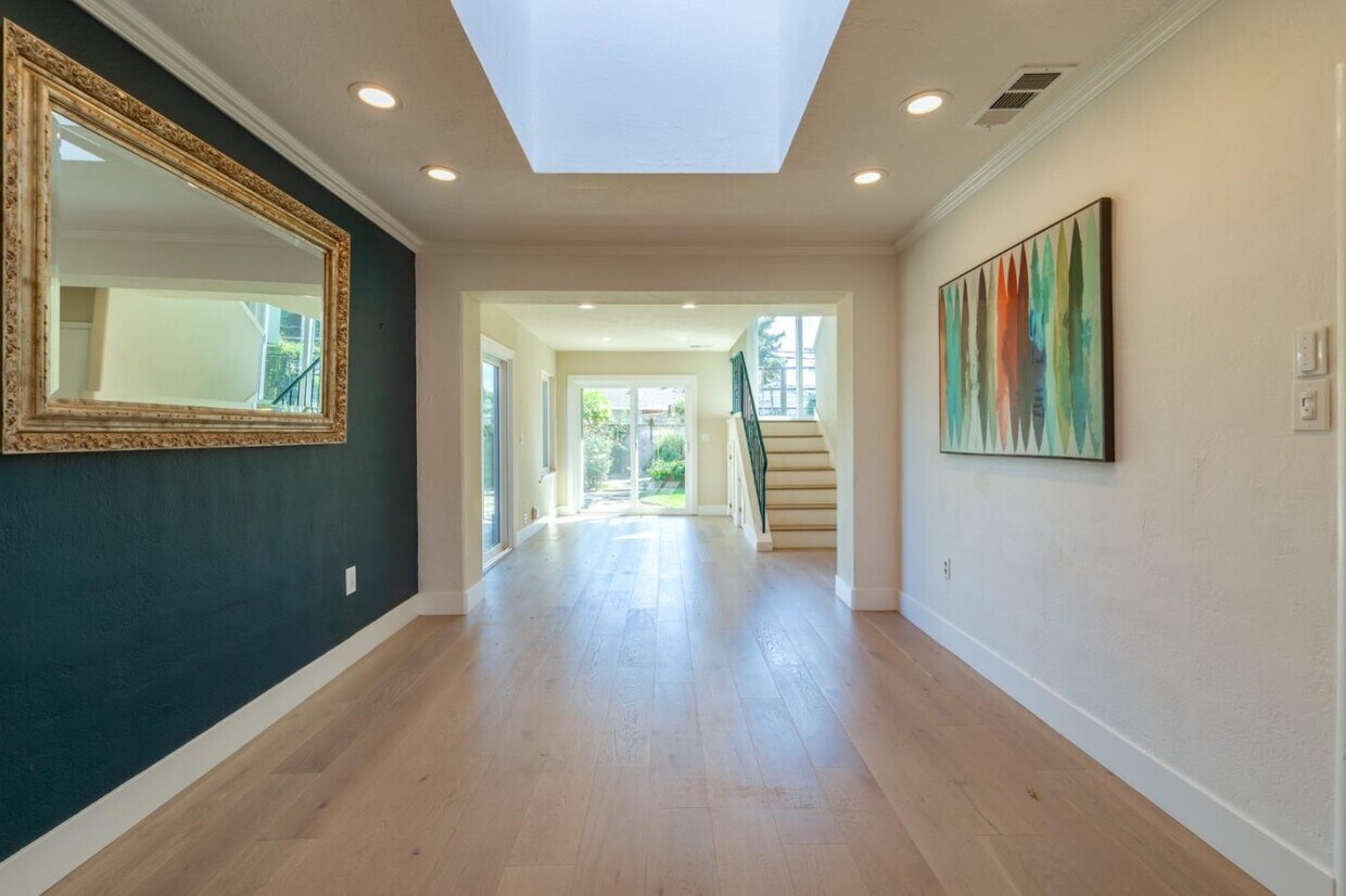 Foto principal - 987 Springfield Dr