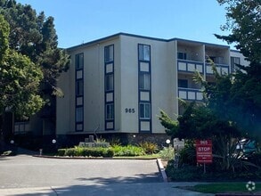Building Photo - 965 Shorepoint Ct