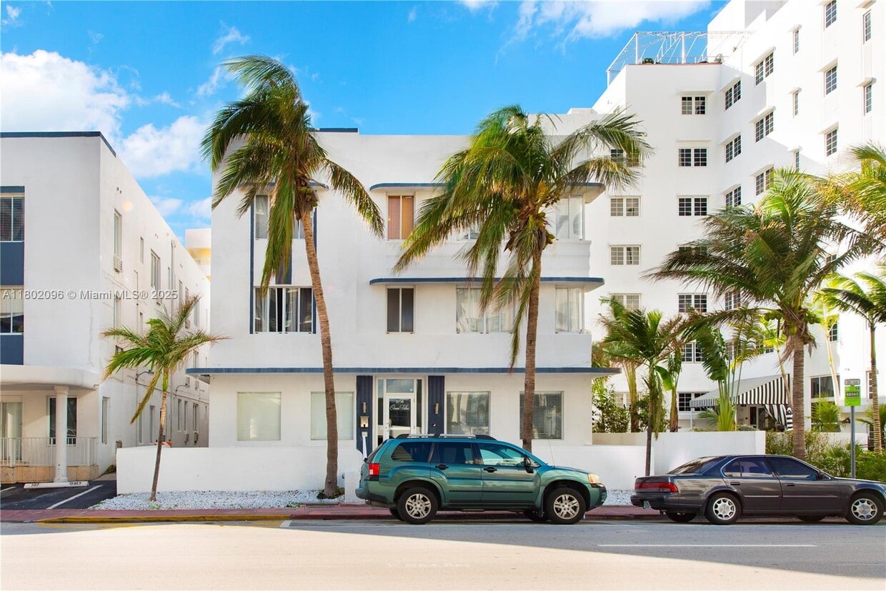 Primary Photo - 3710 Collins Ave