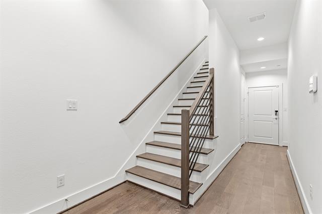 Building Photo - 14973 Oak St