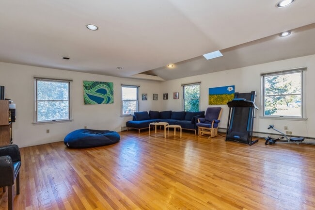 Foto del edificio - 10 Hillside Ave