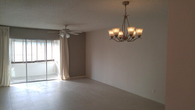 Building Photo - 661 Marlboro
