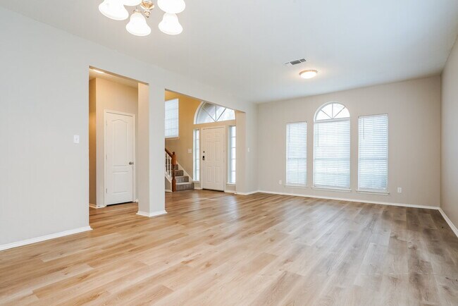 Foto del edificio - 5131 Garden Oaks Pl