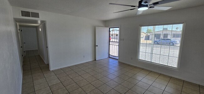 Foto del edificio - 1302 E Morrison St