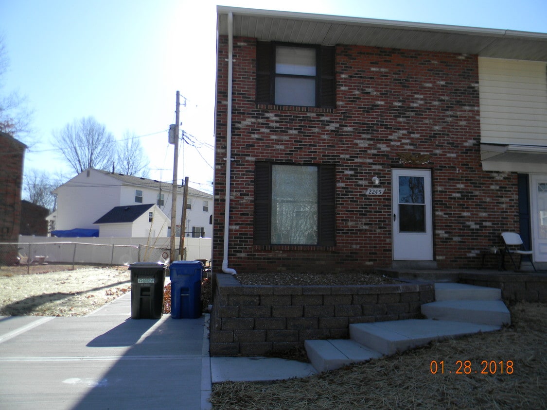 Front - 2245 Jackson Dr