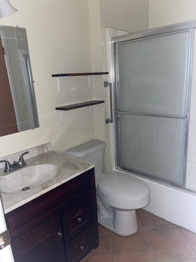 Foto del edificio - COMING SOON 2 Bedroom - 2 Bath Condo