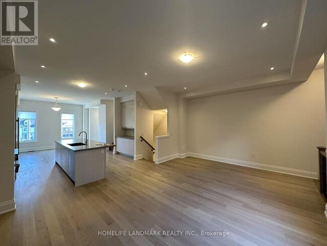 Photo du bâtiment - 9420 Bayview Ave