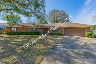 Building Photo - 608 Manor Ct