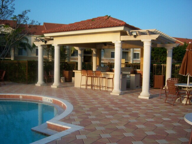 Foto del edificio - 319 Villa Cir