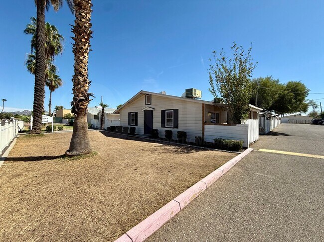Building Photo - 2021 W Hayward Ave