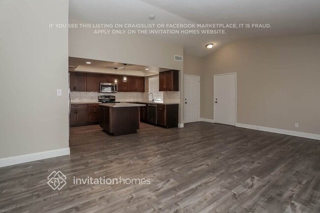 Foto del edificio - 8428 Mulcahy Ave