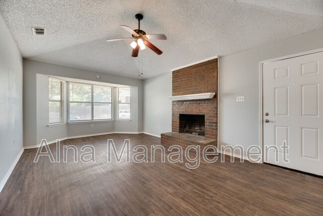Building Photo - 2212 Windhurst Dr