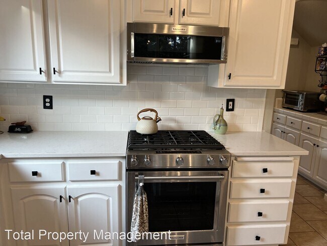 Building Photo - 4 br, 3 bath House - 4331 W. Prospect Ave.