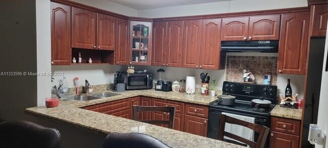 Foto del edificio - 14830 Naranja Lakes Blvd