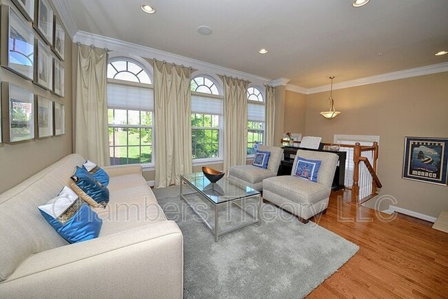 Foto del edificio - 8037 Reserve Way