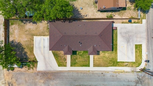 Building Photo - 1308 Church St