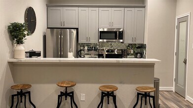 Building Photo - 4403 Nichols St