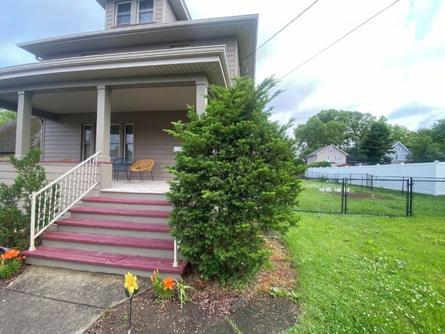 Building Photo - 5 E 3rd Ave