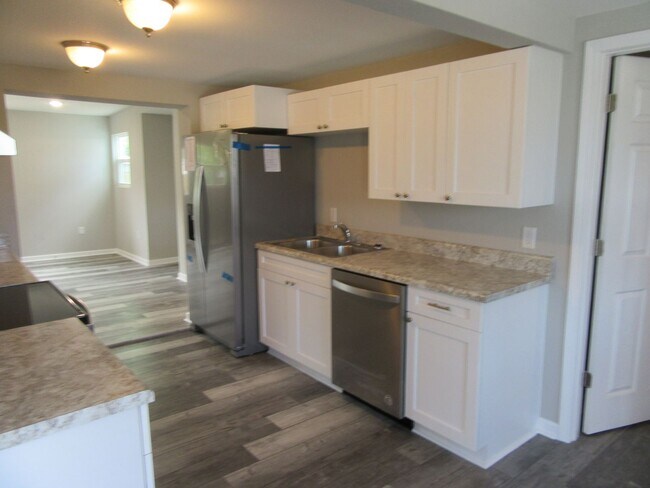 Building Photo - 9823 Clarence St