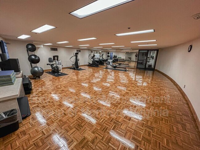 Building Photo - 1200 Crystal Dr