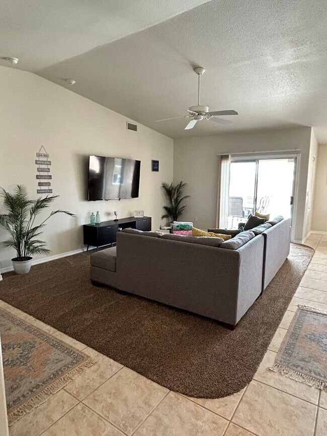Foto del edificio - Winter Furnished Pool Home!