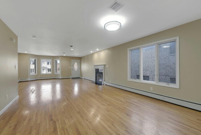 Building Photo - 530 1st St