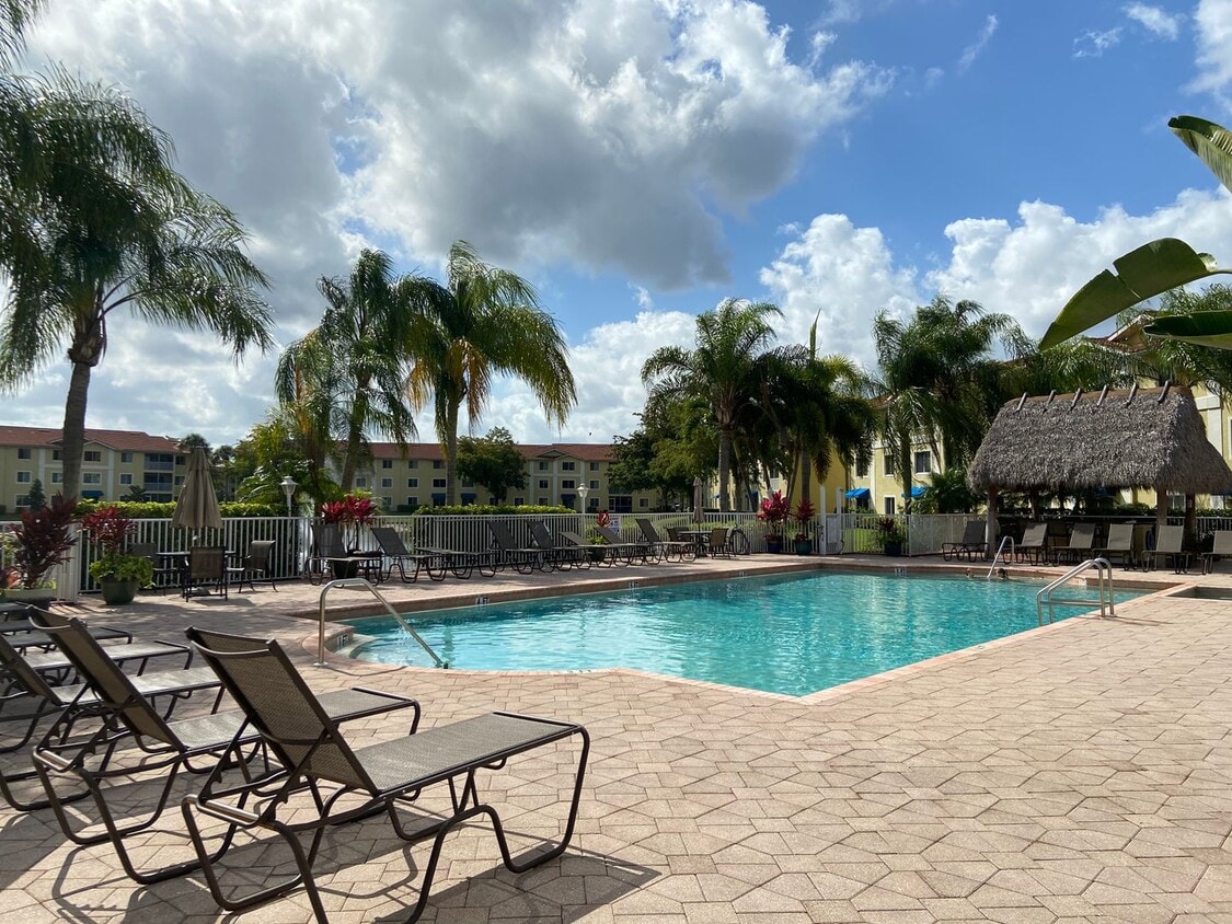 Foto principal - ANNUAL RENTAL - KEY ROYAL CONDO -THIRD FLO...