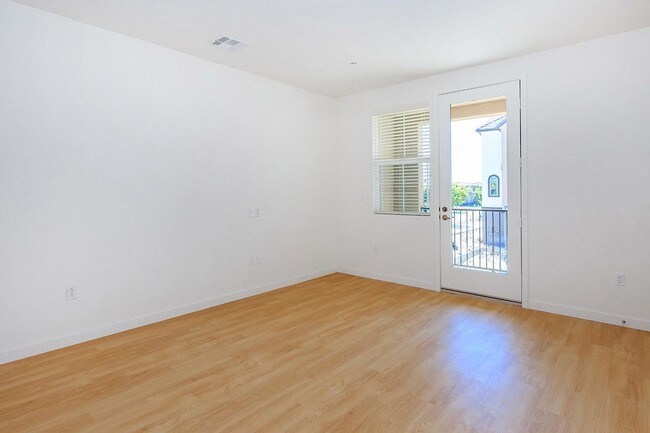 Building Photo - 1924 E Palomar St