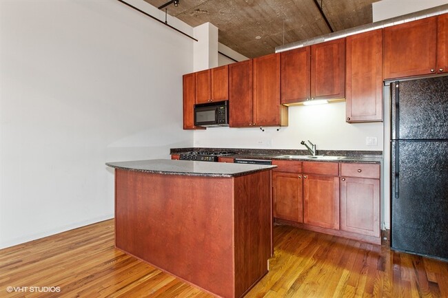 Building Photo - 758 N Larrabee St