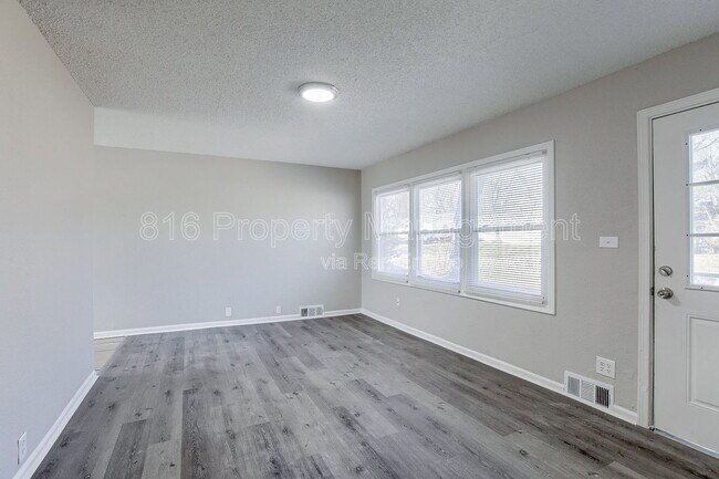 Foto del edificio - 11201 Crystal Ave
