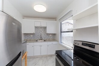 Building Photo - 3027 Jarvis St