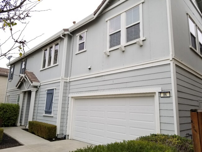 Foto del edificio - 3 BED 2.5 BATH IN PITTSBURG