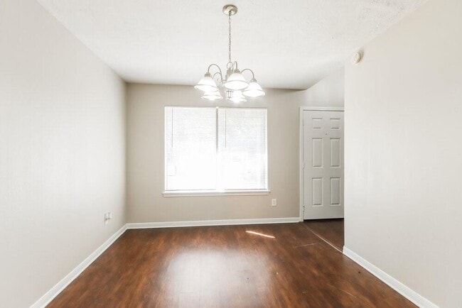 Building Photo - 8523 Pines Pl Dr