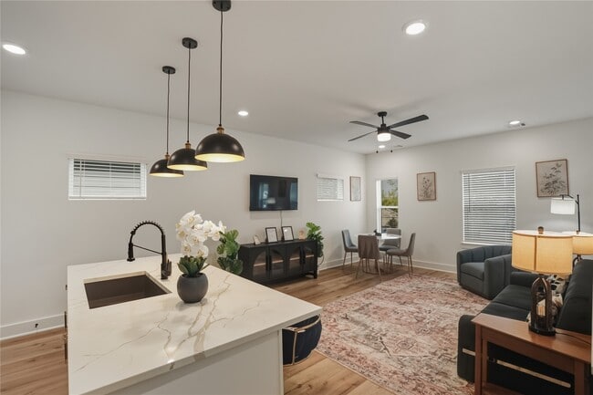 Building Photo - 8017 Cora St