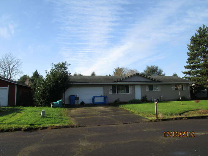 Foto principal - THREE BEDROOM WITH GARAGE IN EAST COUNTY