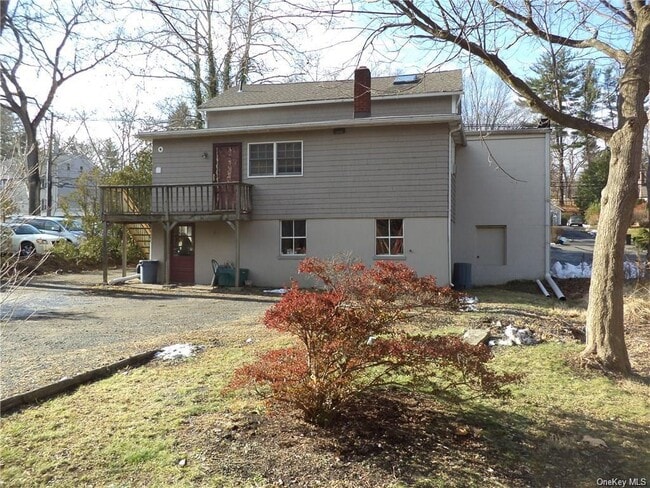 Building Photo - 12 Strawtown Rd