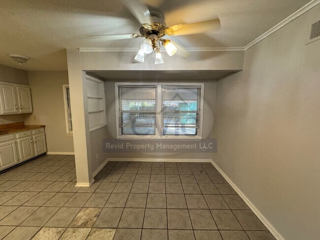 Building Photo - 4870 Parkside Ave