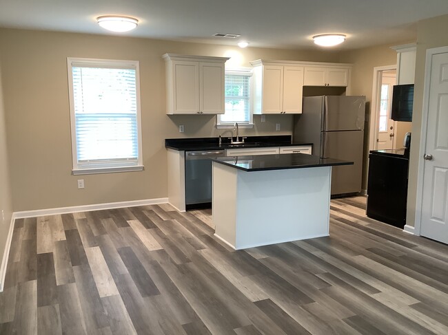 Kitchen and dining area - 3700 Sorrell Chapel Rd