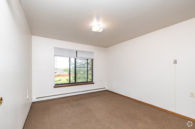 1BR, 1BA - 650SF - Bedroom - Kenosha Gardens Apartments