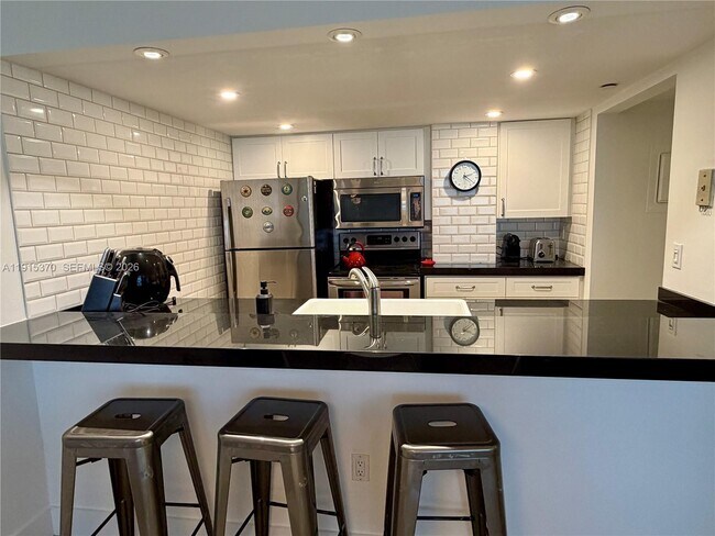 Foto del edificio - 555 NE 15th St