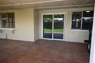 Building Photo - 15426 Peermont St