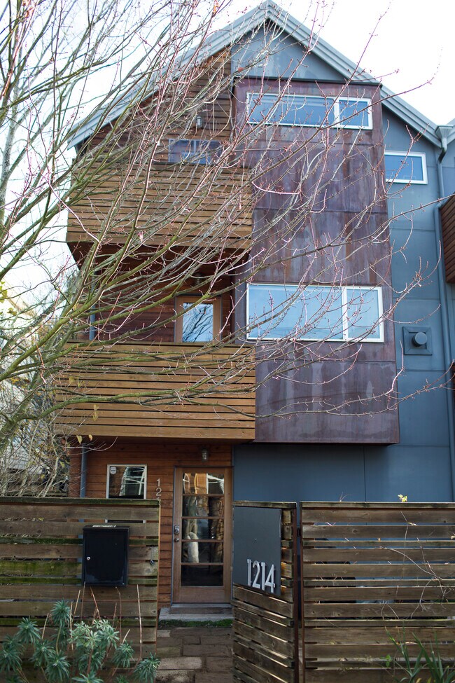 Foto del edificio - 1214 Bradner Place S