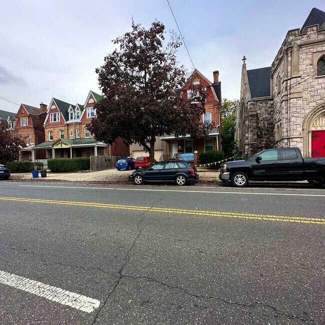 Foto del edificio - Renovated 2 Bedroom Apartment in Squirrel Hill, Philadelphia, PA | In-Unit Laundry, Central Air &...