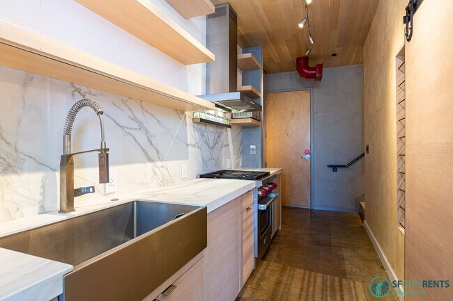 Building Photo - SoMa: Luxuriously Remodeled Conversion Liv...